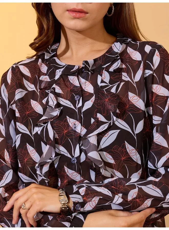 جلو باص بلوزة نسائية سوداء بياقة ماندرين وأكمام طويلة وطبعات زهور وتفاصيل كشكشة من الشيفون